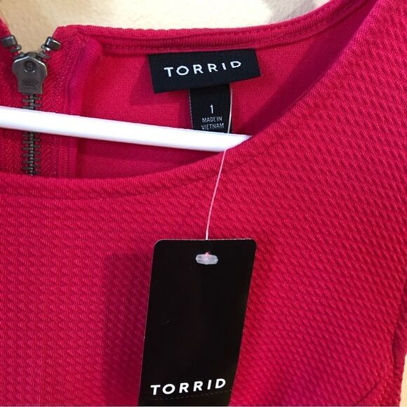 Torrid Fuchsia Pink Textured Ponte Hi-Lo Peplum Top - Picture 5 of 7